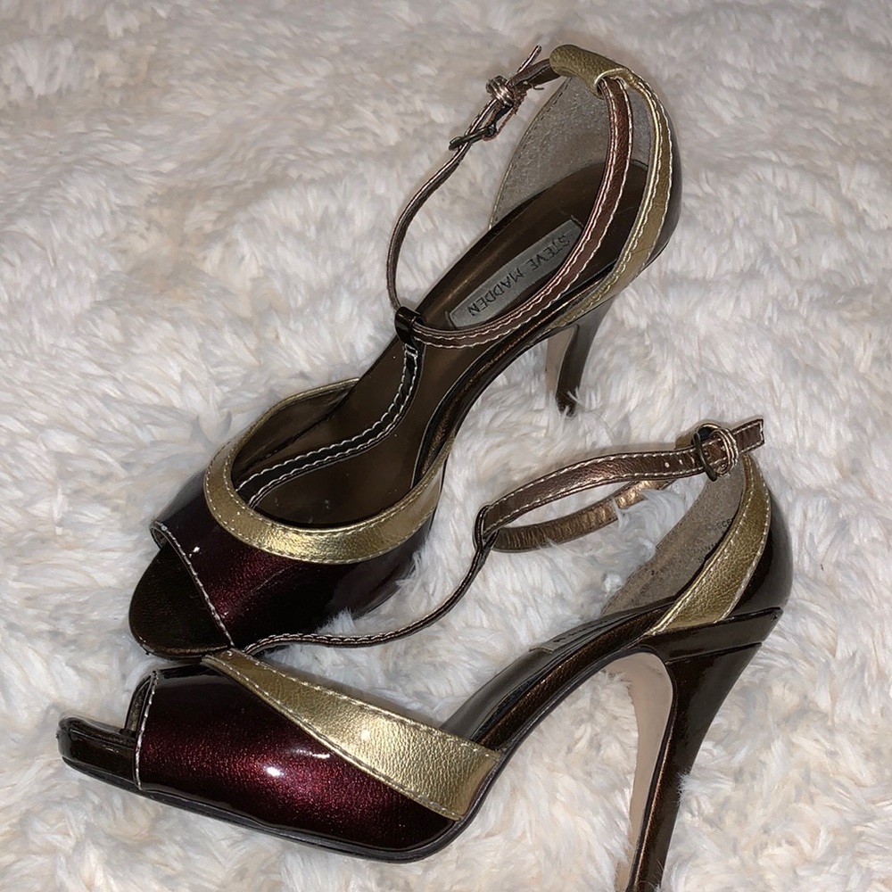 🌟SALE🌟 
Steve Madden T-Strap Sandal